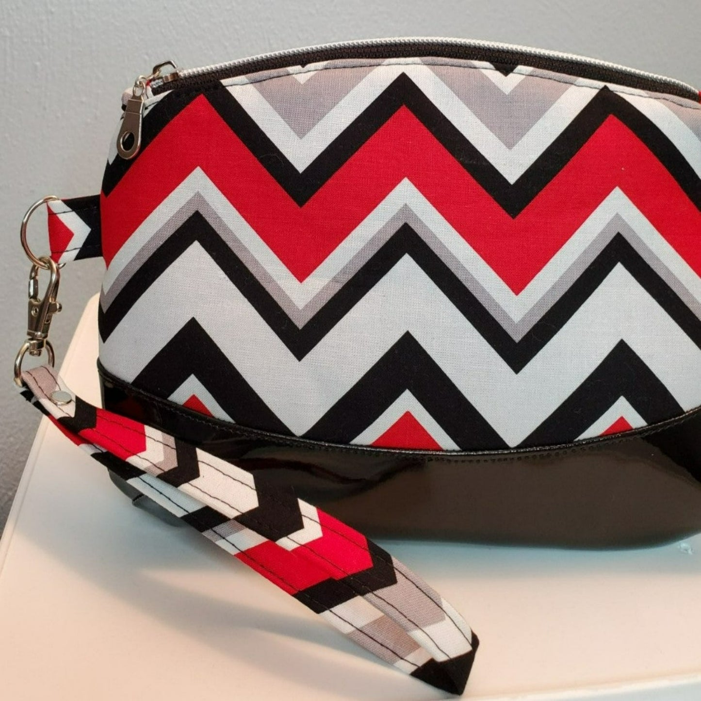 Zig Zag Wristlet Clutch Bag